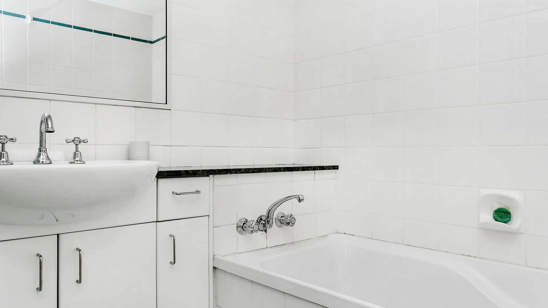 Apartment 1 Surfside Byron Bay